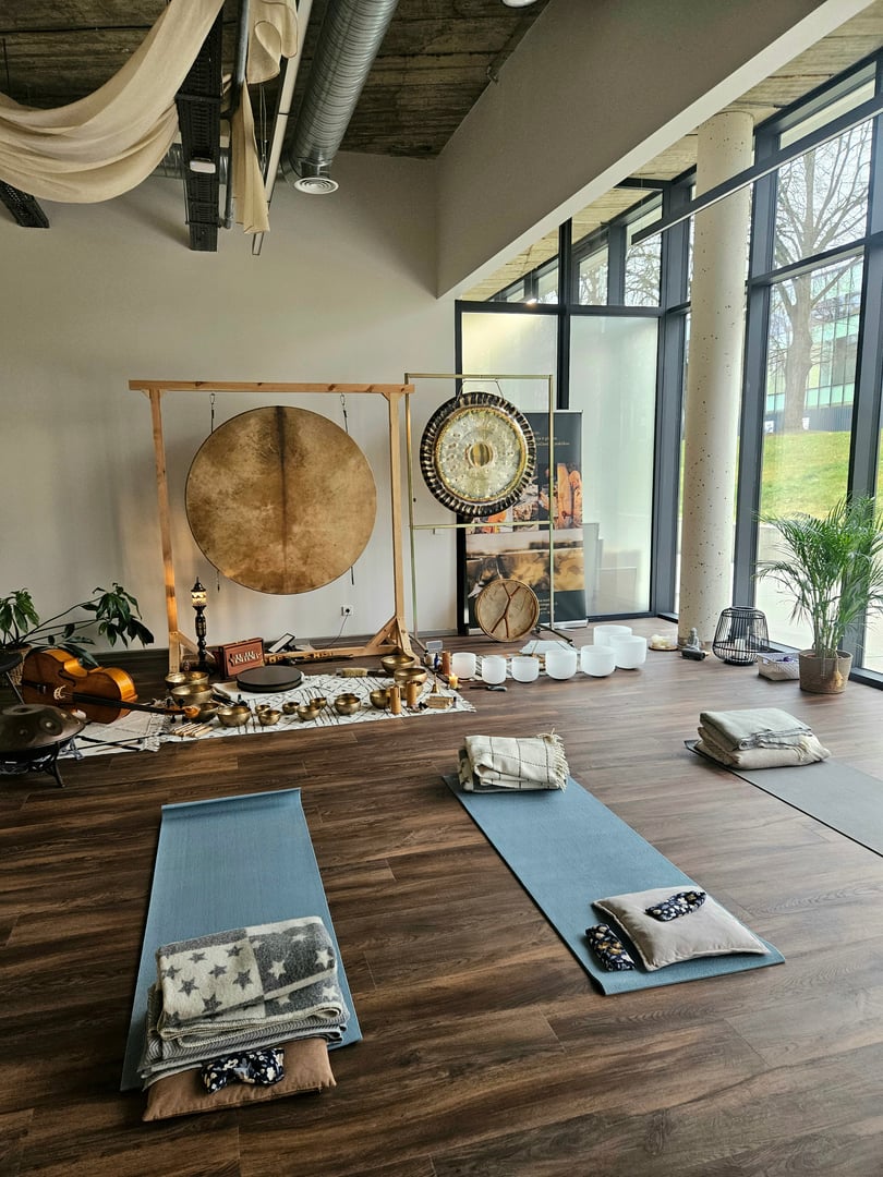 GONGAI • BŪGNAI • VIOLONČELĖ - KELIONĖ GARSUOSE