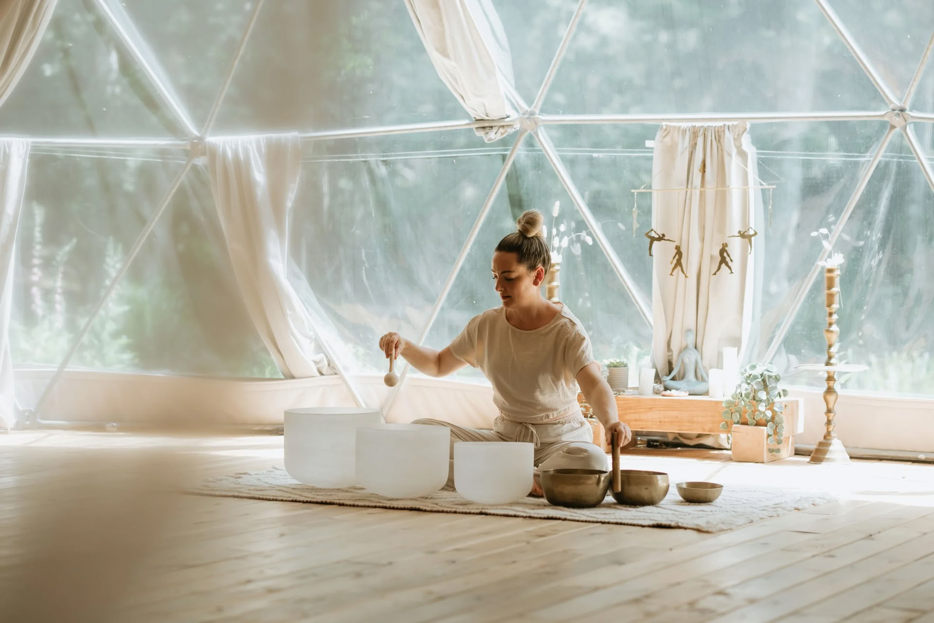 Sekmadienio garsai gydymui: vakarinės somatinės garso terapijos ramiam miegui | Nectar Yoga Bowen Island