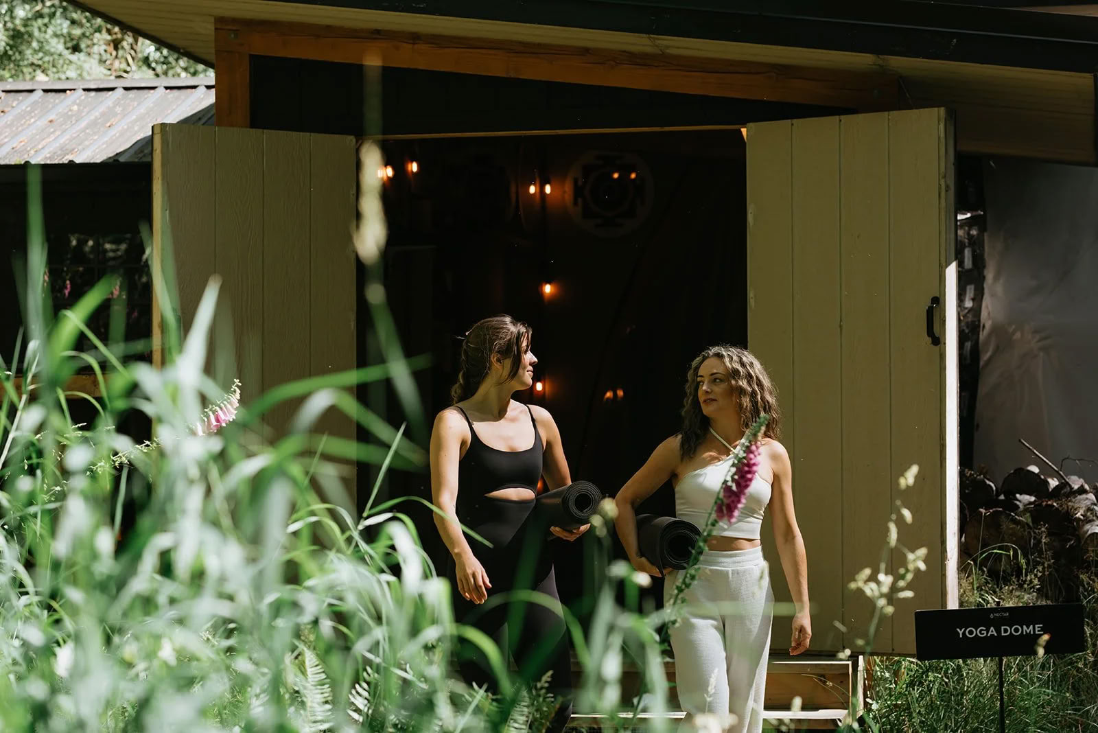 Pirmadienio ryto Flow bendruomenės užsiėmimas | Nectar Yoga Bowen saloje — Nectar Yoga