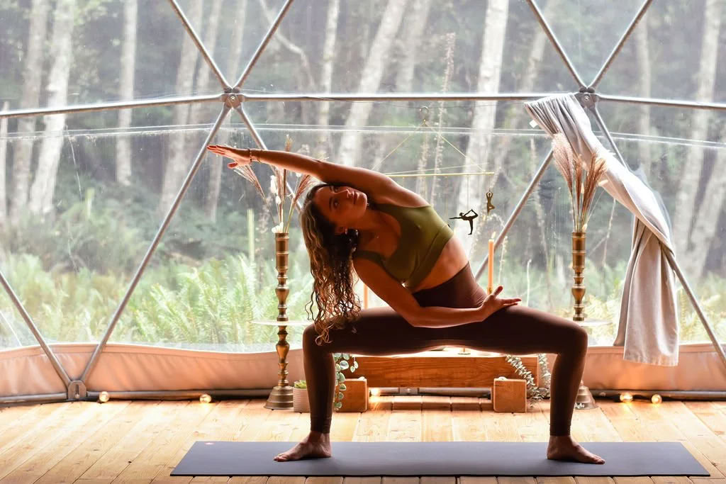 Pirmadienio ryto Flow bendruomenės užsiėmimas | Nectar Yoga Bowen saloje — Nectar Yoga
