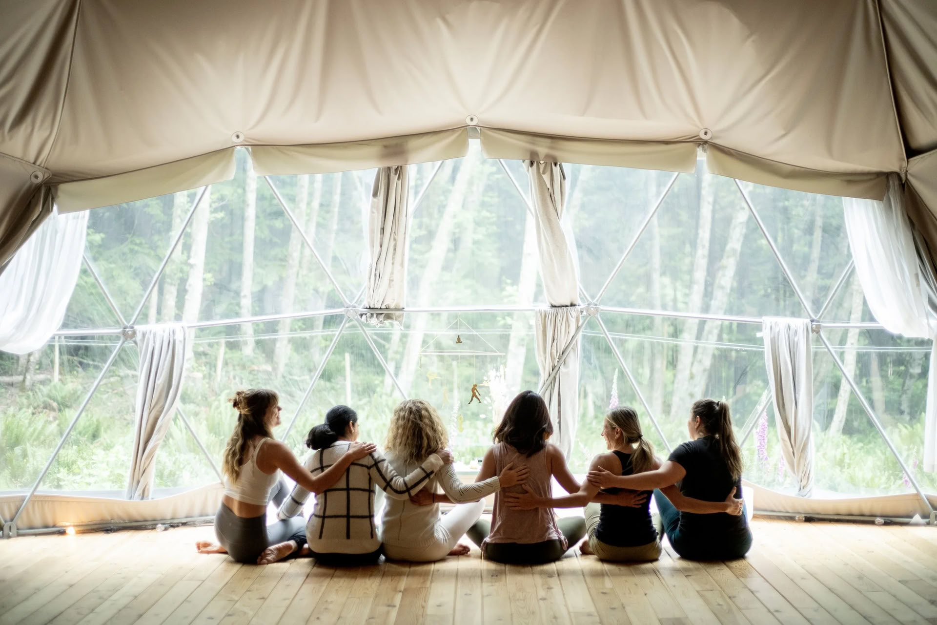 „Serenity Sanctuary“ jogos retritas su Ally Boothroyd ir Kristyn Rose — „Nectar Yoga“