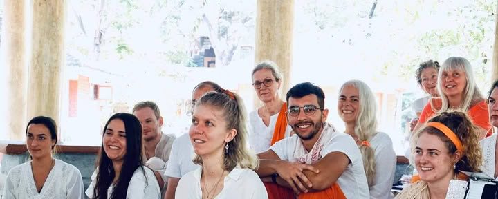 Sausio 24 d. 21 dienų tylos meditacijos detoksikacijos ašramo retritas Indija