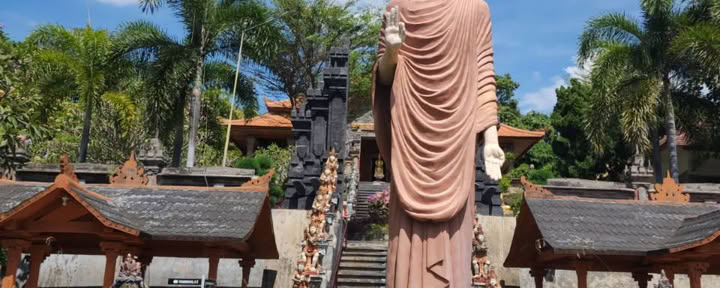 Banjar turas su meditacija šventykloje