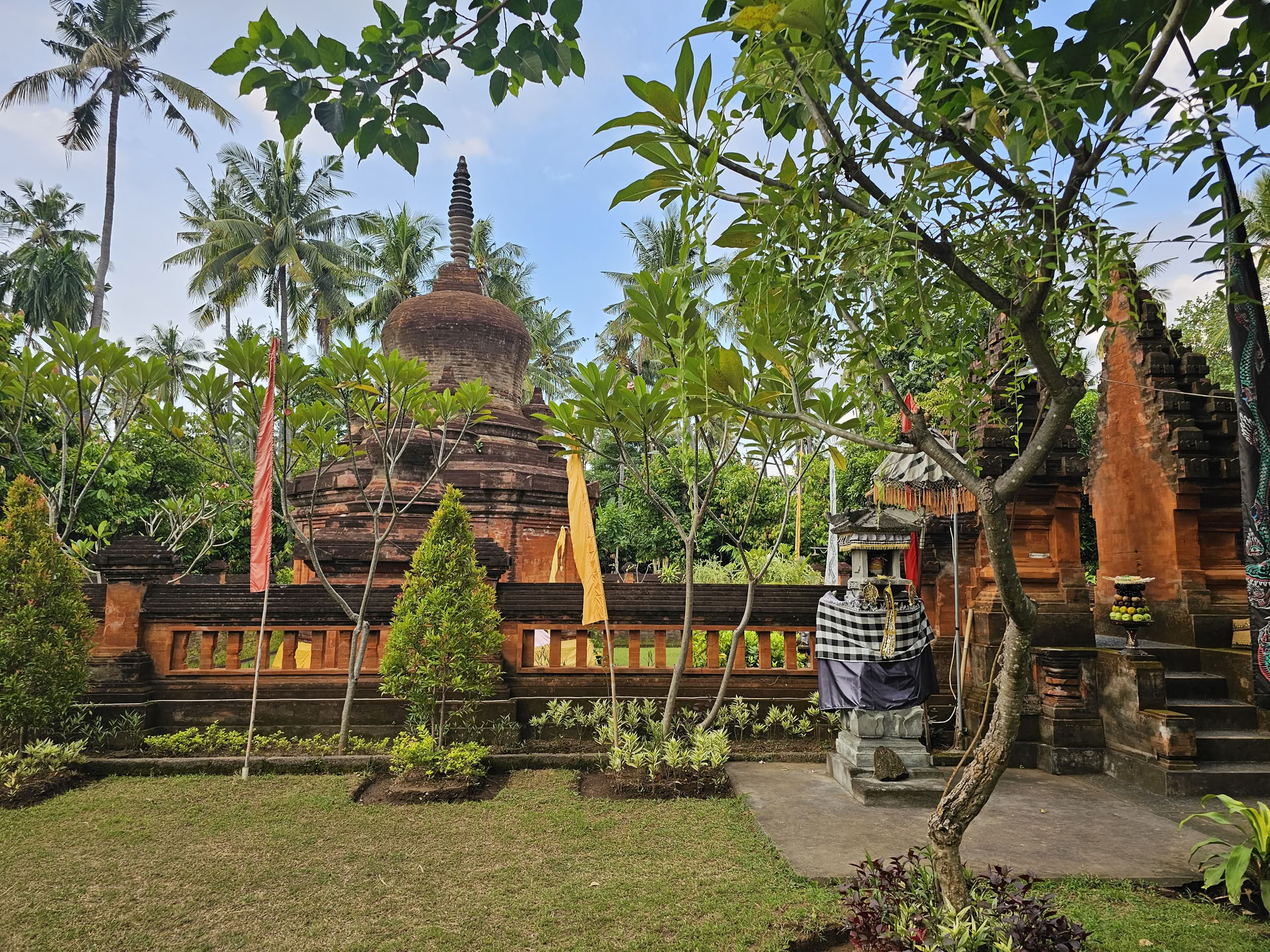 Pilnaties ceremonija Candi Buddha mieste