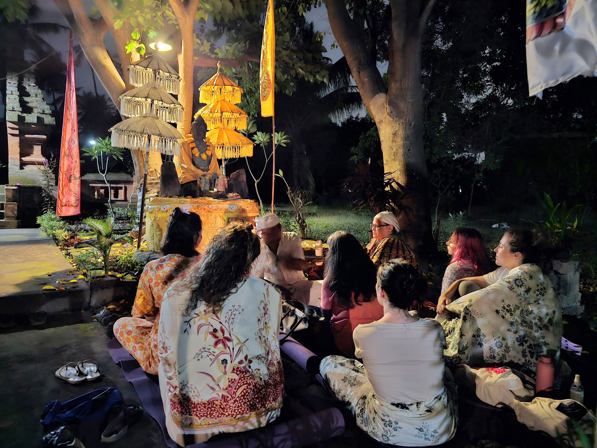 Pilnaties ceremonija Candi Buddha mieste