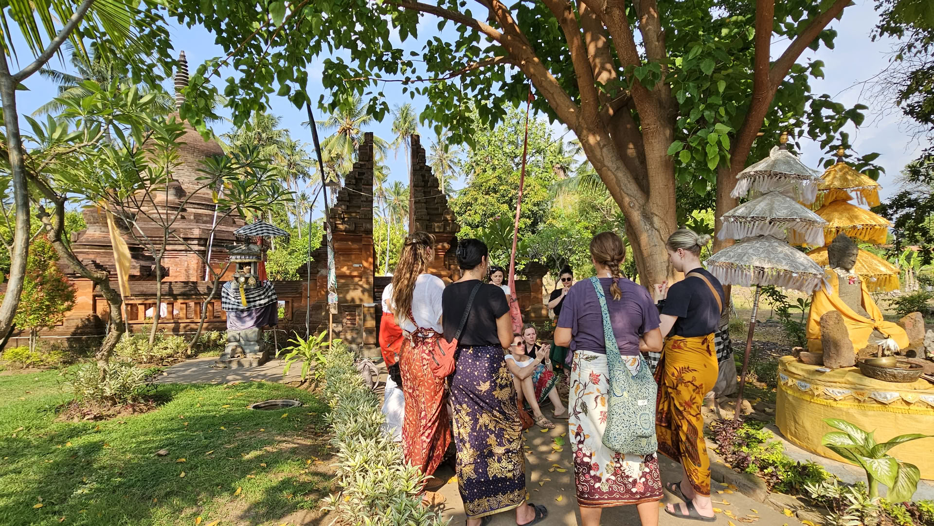 Pilnaties ceremonija Candi Buddha mieste