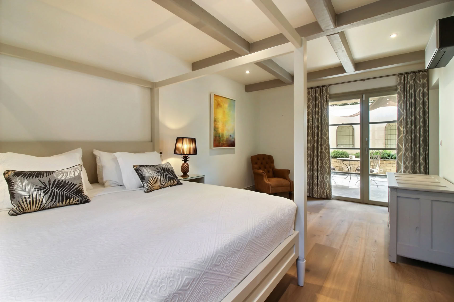 Jessica May Retritai Cotswolds