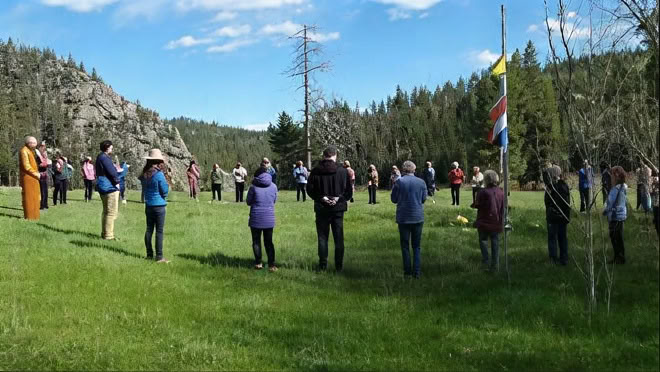 Šventas garsas, įžvalga ir tyla: meditacija ir muzika giliame miške