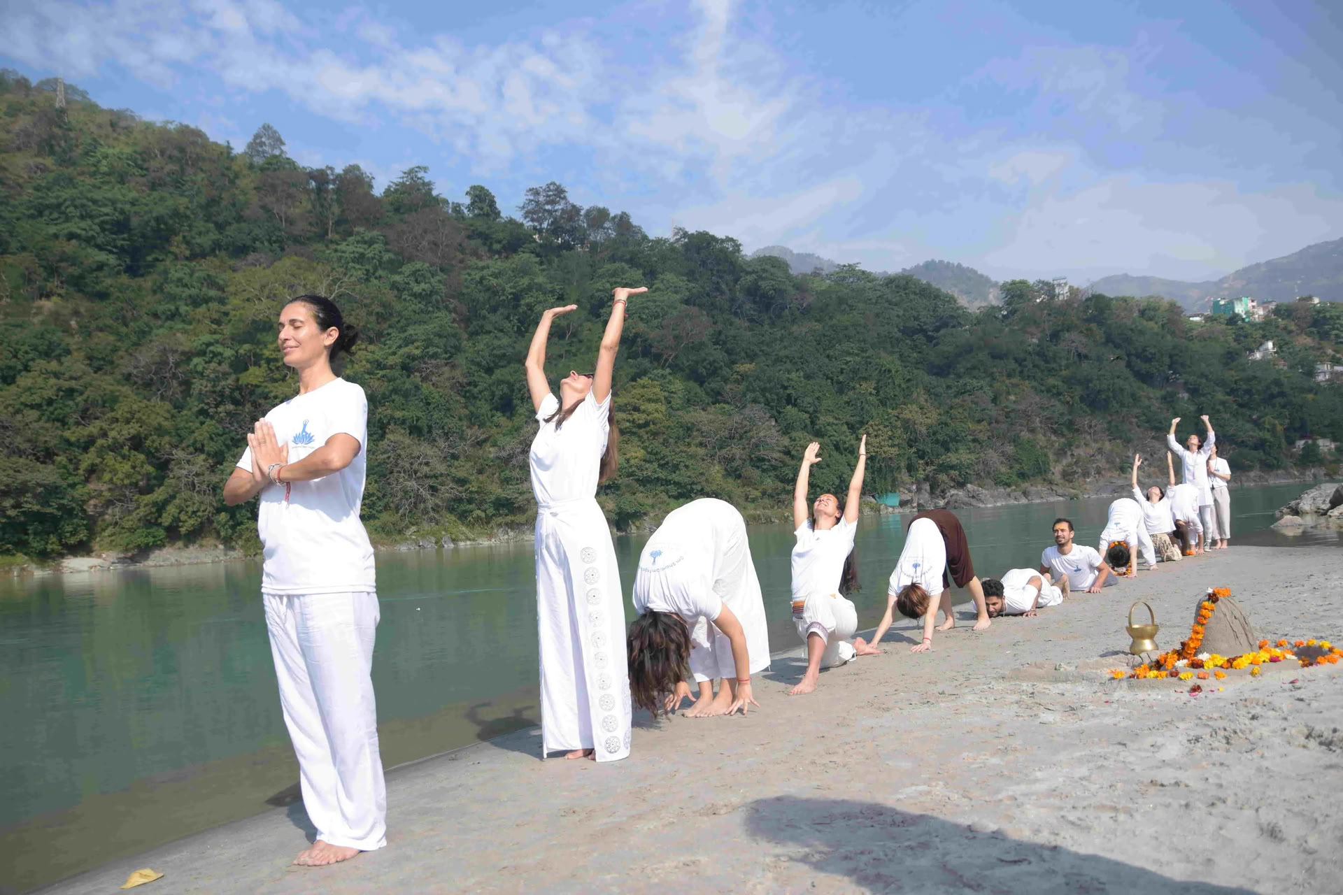100 valandų jogos mokytojų mokymai Rishikesh, Indijoje