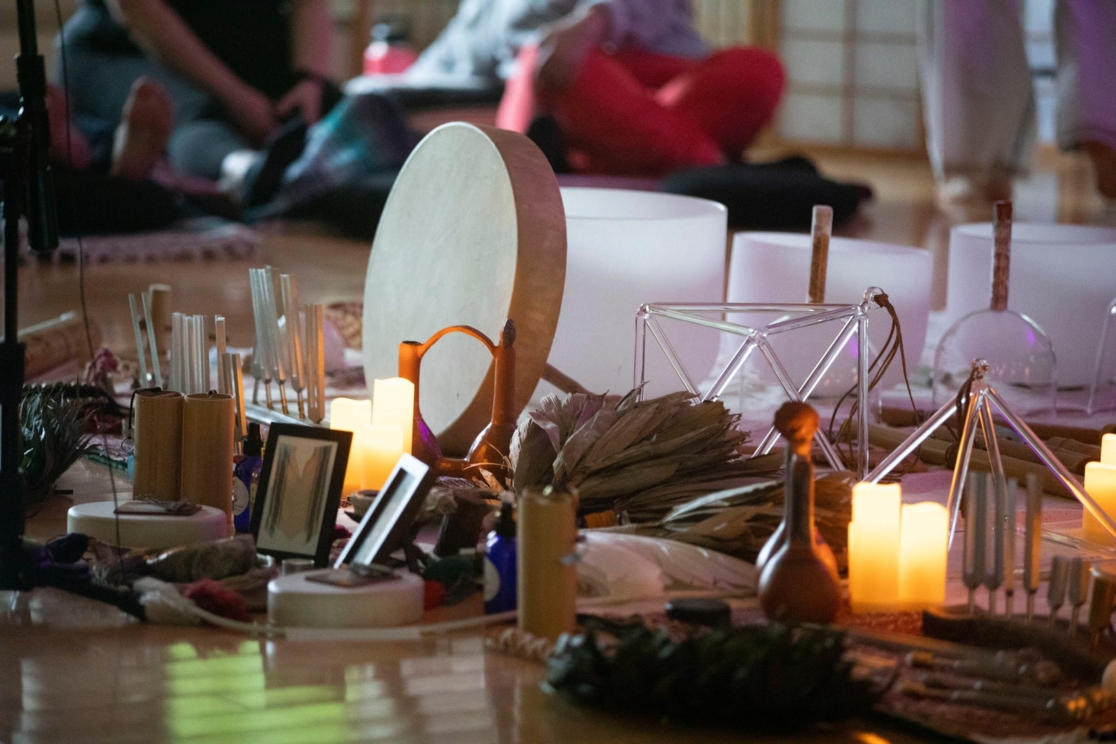 14-asis kasmetinis Sage sertifikavimo mokymai – 1 modulis: Pagrindiniai garso terapijos principai nuo senovinės šamaniškos tradicijos iki naujojo mokslo: po to kamertonų studijos