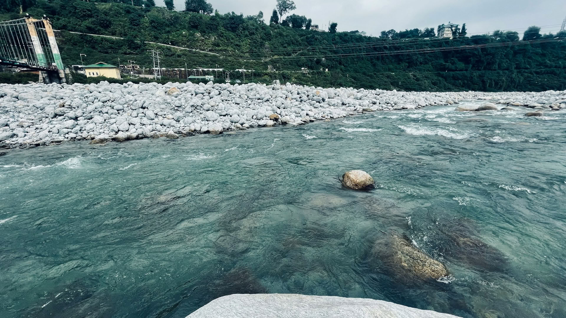 Vienuolynai, arbatos takai ir dangaus vaizdai: Dharamšala, Palampuras ir Biras pabėgimas