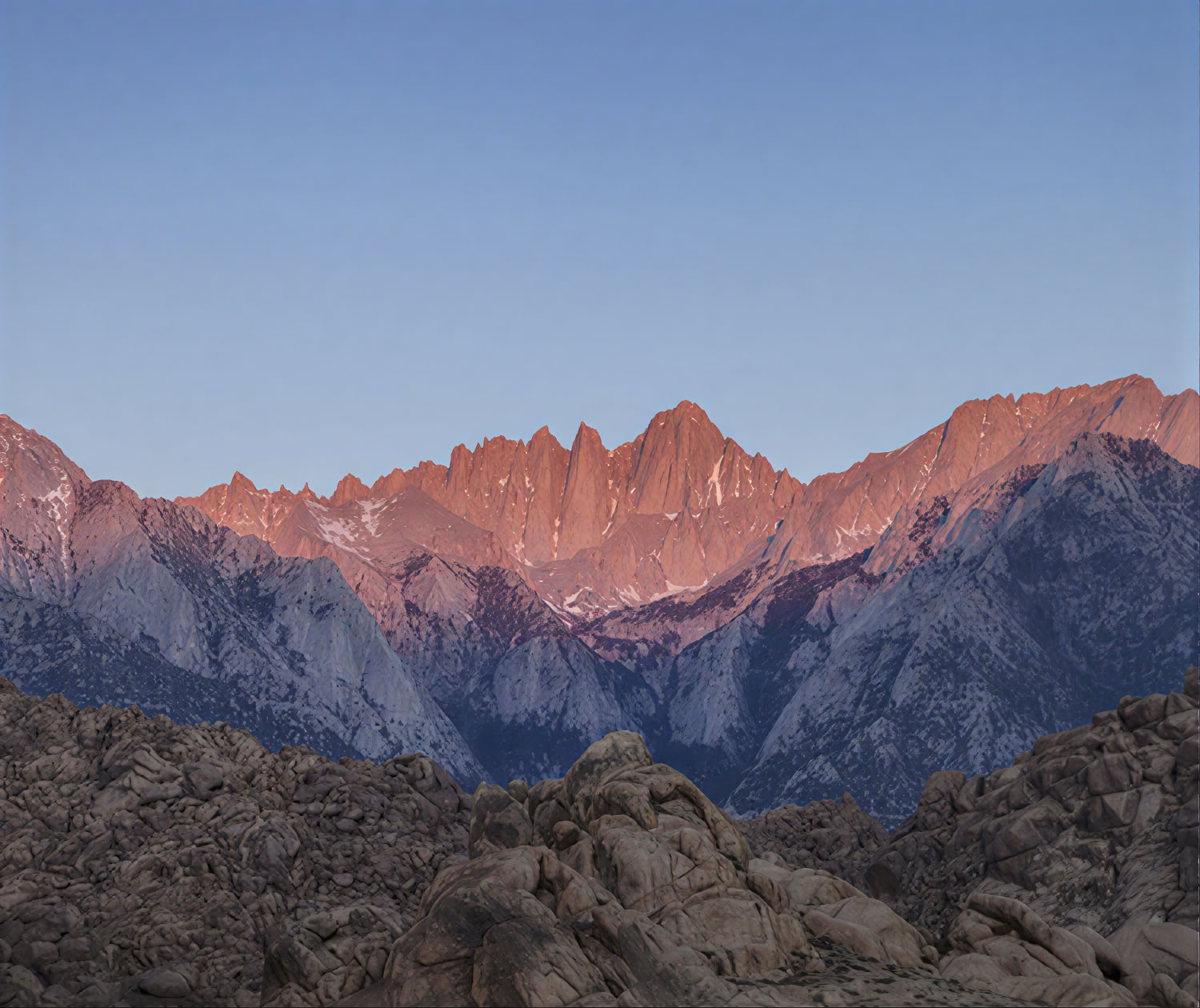 Moterų žygis su kuprinėmis į Mt. Whitney