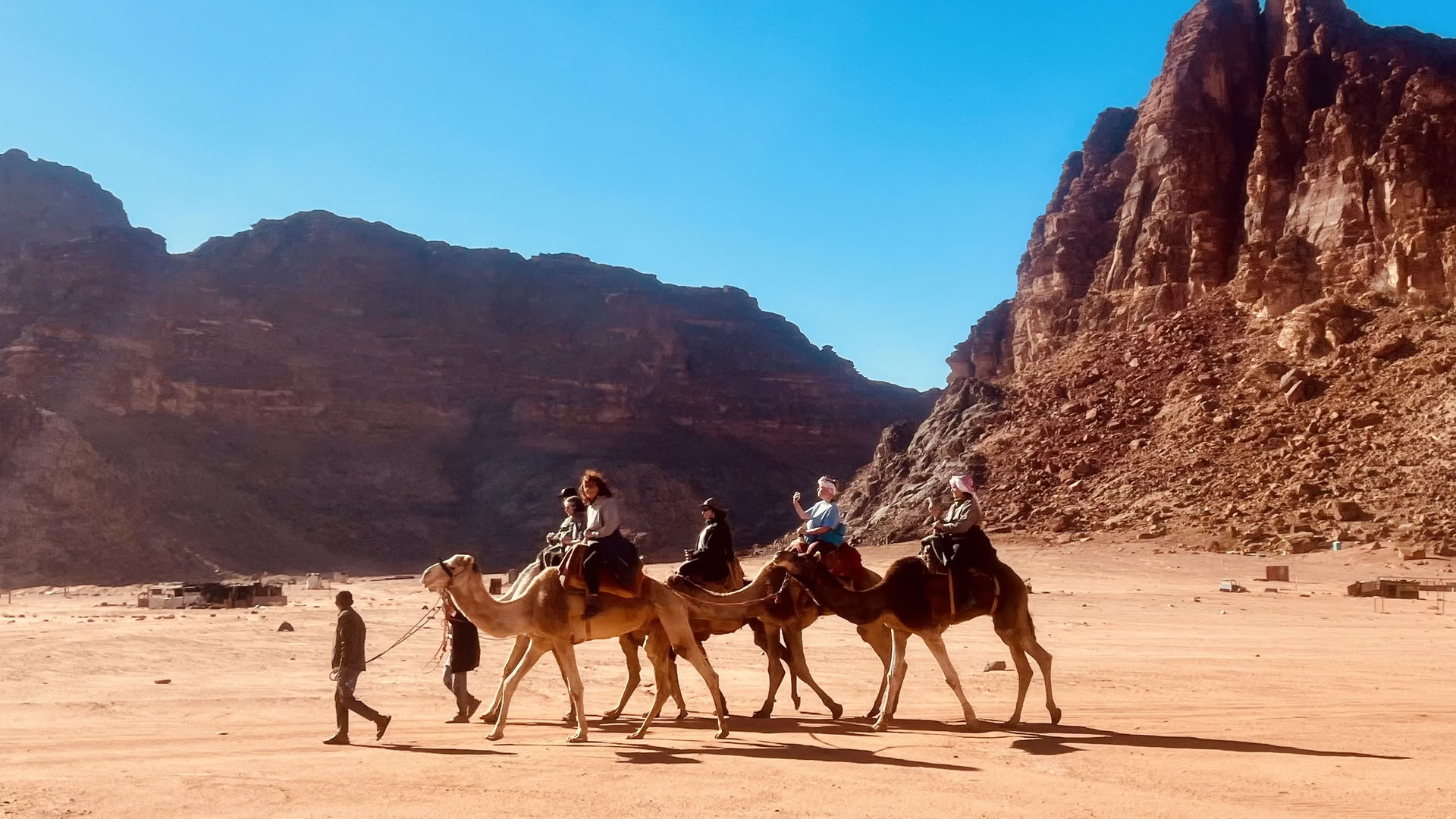 4 dienų kupranugarių žygio nuotykis su beduinais Vadi Rume, Jordanijoje
