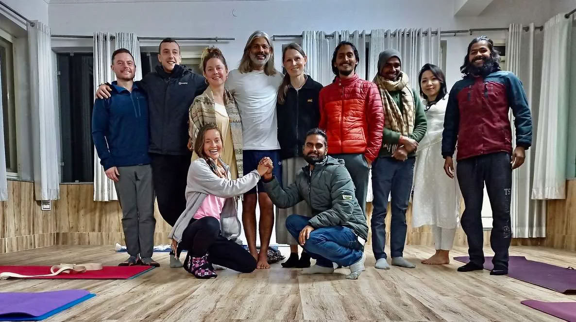 300 valandų Bhakti jogos mokytojų rengimo kursas Rišikeše, Indijoje