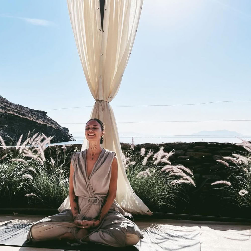 Self Essence: Joga retritas