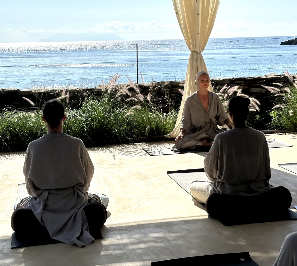 Self Essence: Joga retritas