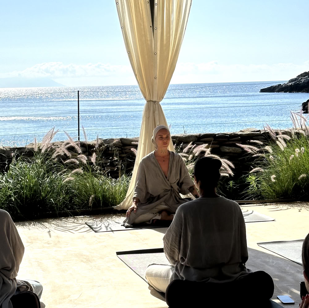 Self Essence: Joga retritas