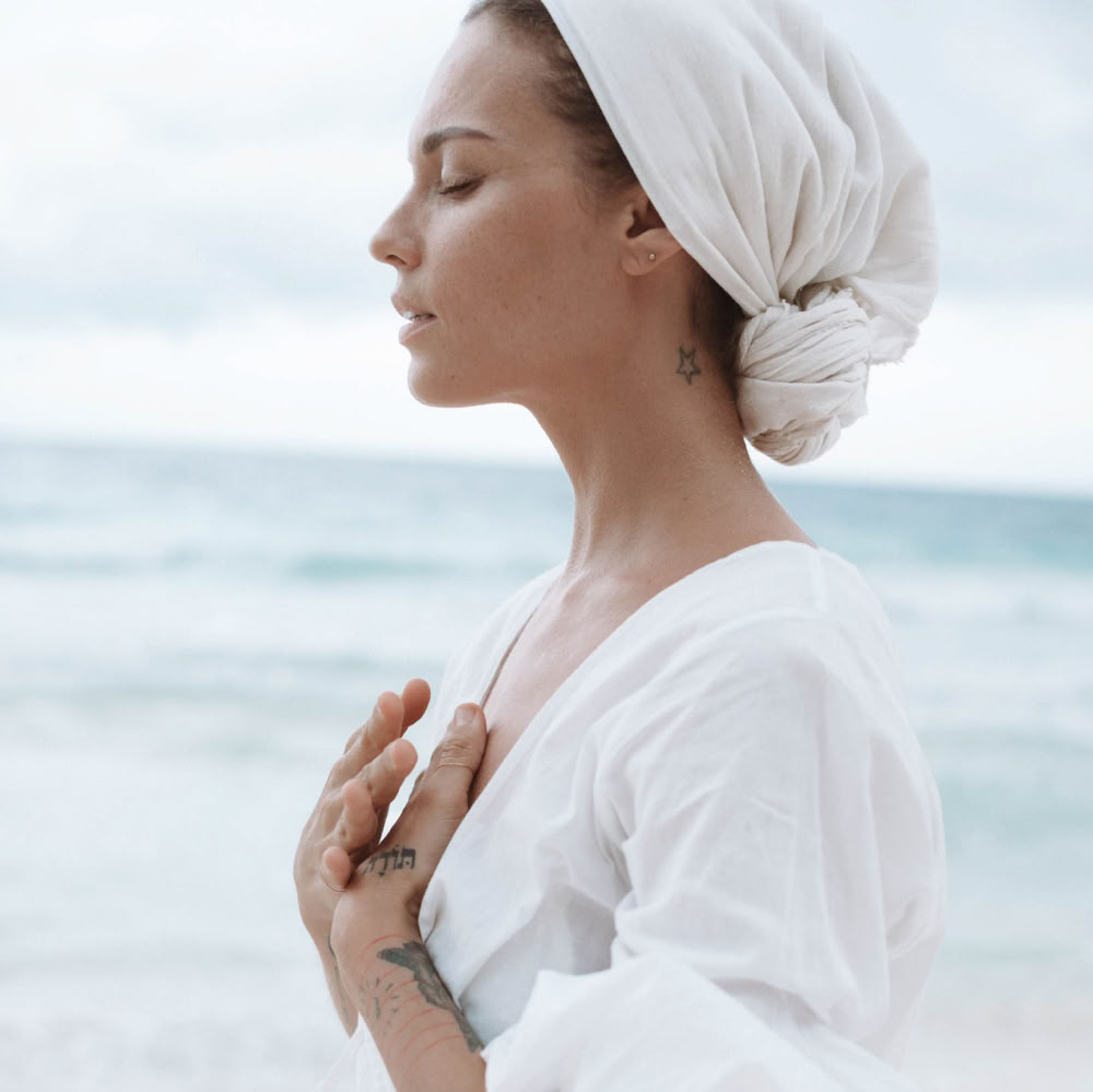 Self Essence: Joga retritas