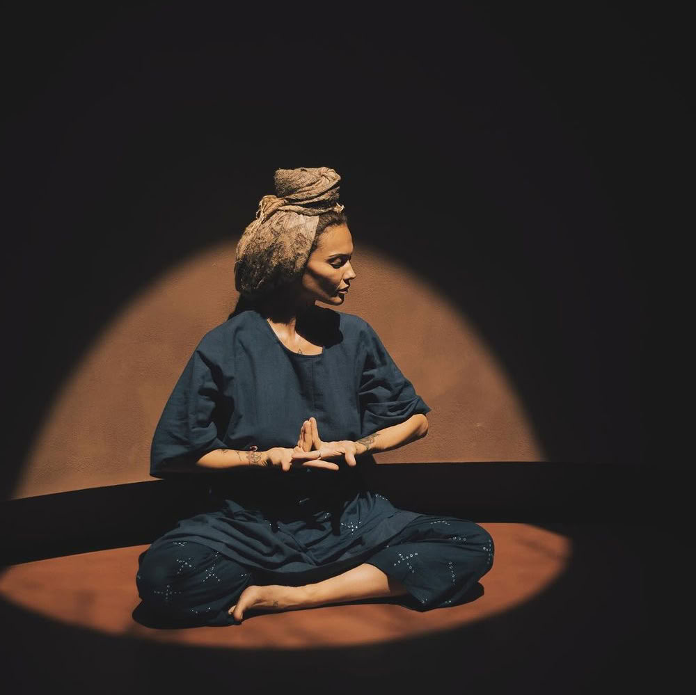 Self Essence: Joga retritas