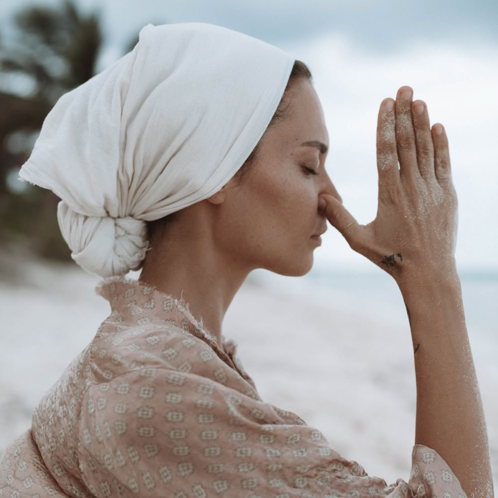 Self Essence: Joga retritas
