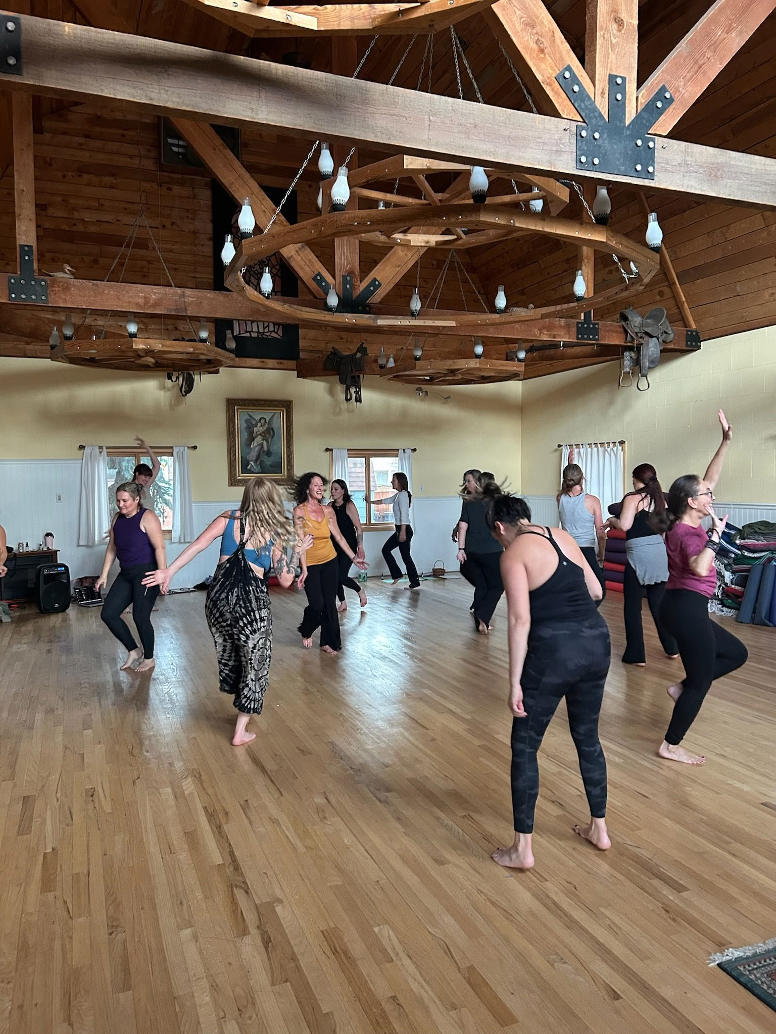 „Embody & Rise: Judėjimas bendruomenėje“