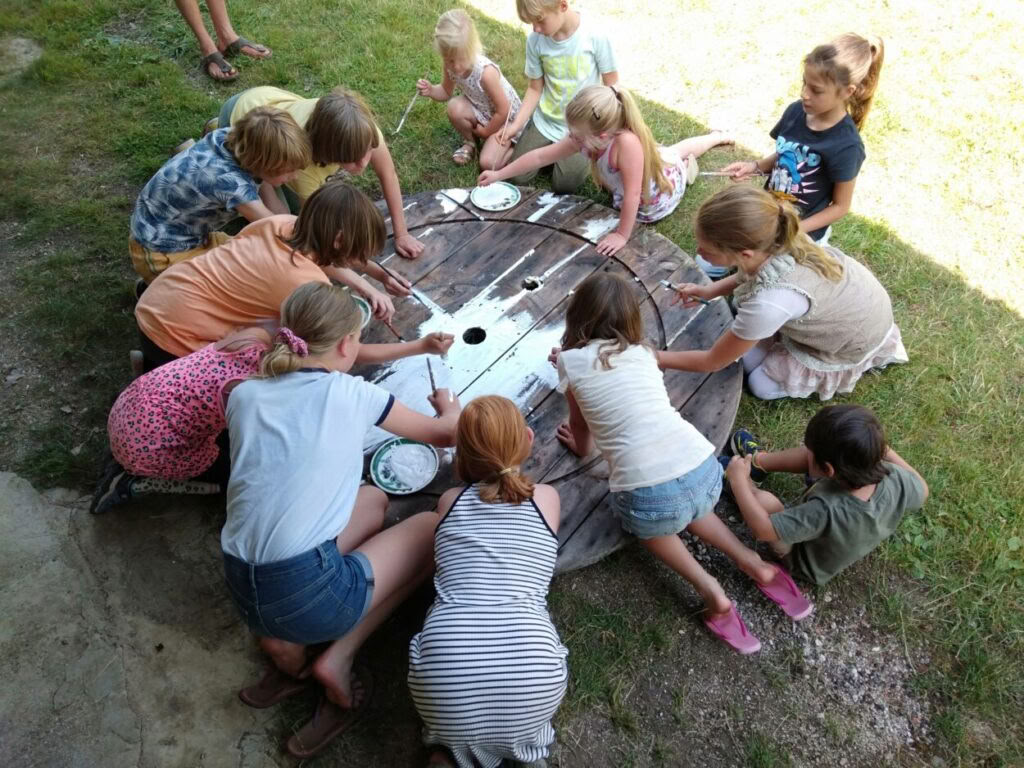Apie hobitus, elfus, nykštukus, žmones ir burtininkus: vaikų savaitė su Richardu