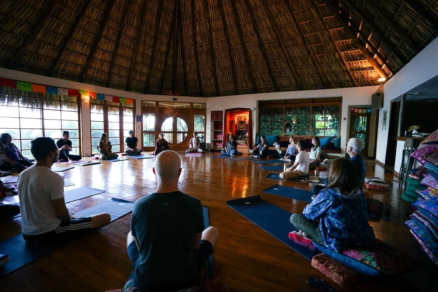 Kirtan lyderystės mokymai / Ananda Das — Villa Sumaya