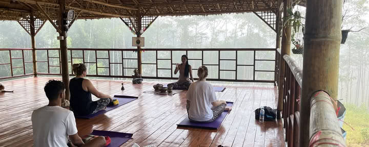 Grupės užsiėmimas: Hatha joga + tailandietiška meditacija