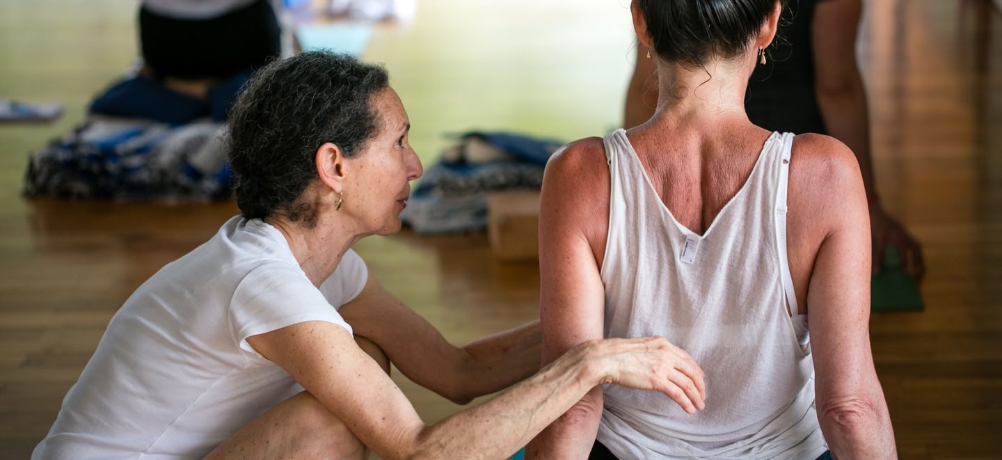 Iyengar jogos retritas su Genny Kapuler