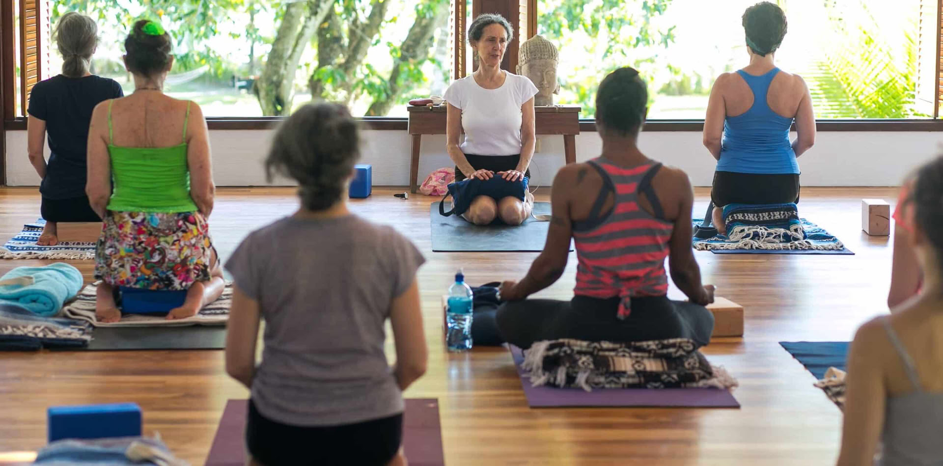 Iyengar jogos retritas su Genny Kapuler