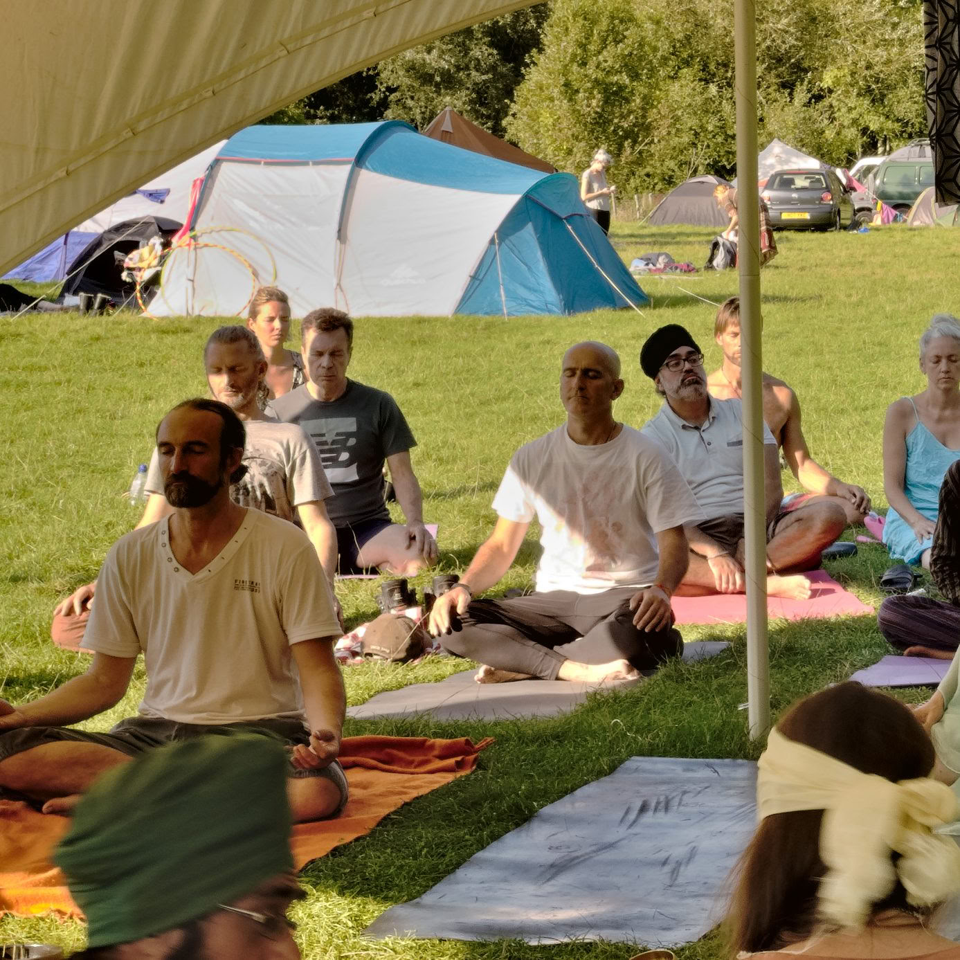 „Reset and Restore“ mėnesinis sveikatingumo klubas – 2026 m. rugpjūčio 8 d. – „Riverside Yoga“: judesys, šviesa ir tėkmė