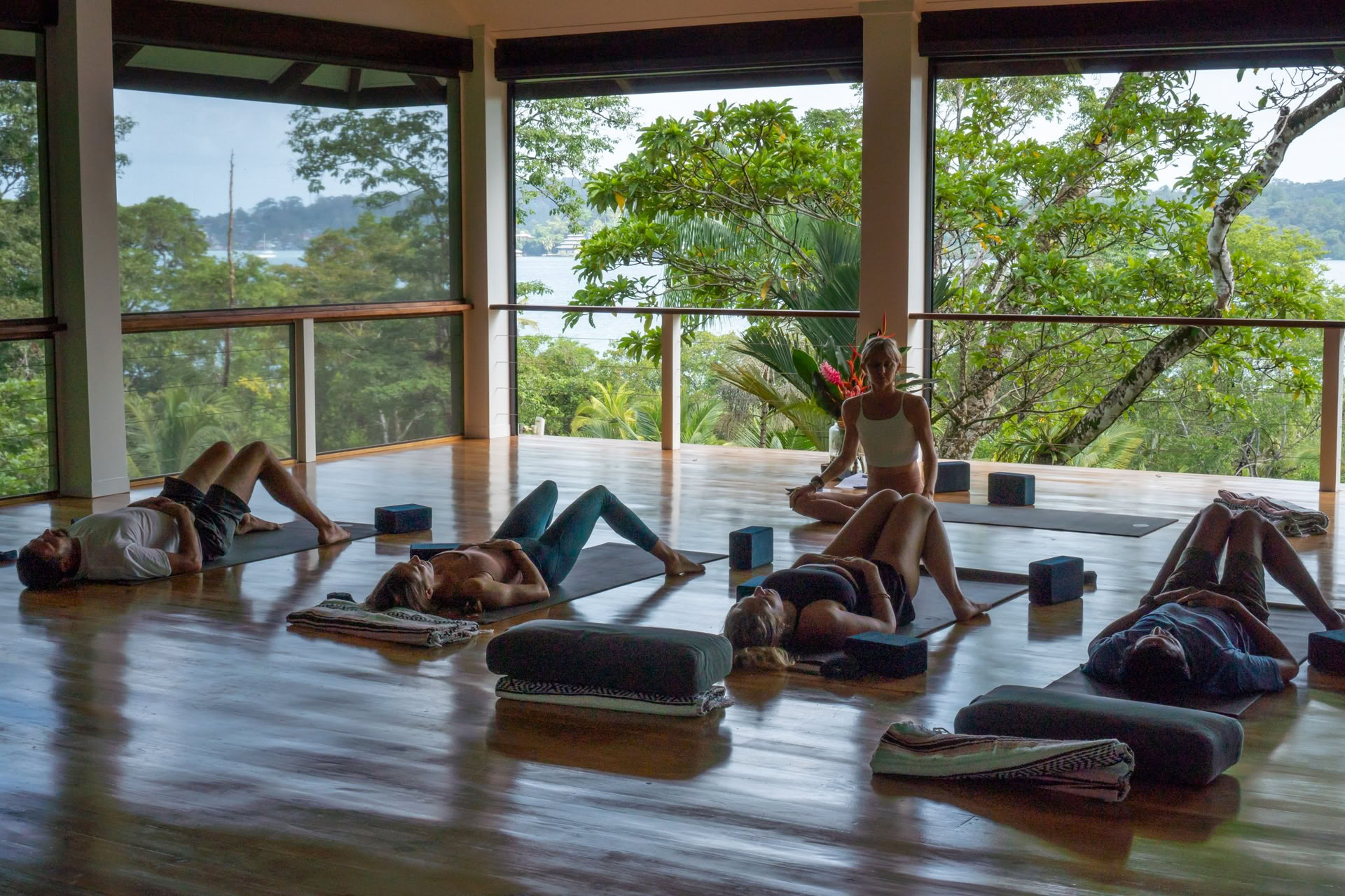 crecer y Florecer: a Roam Joga & Sveikatingumo retritas