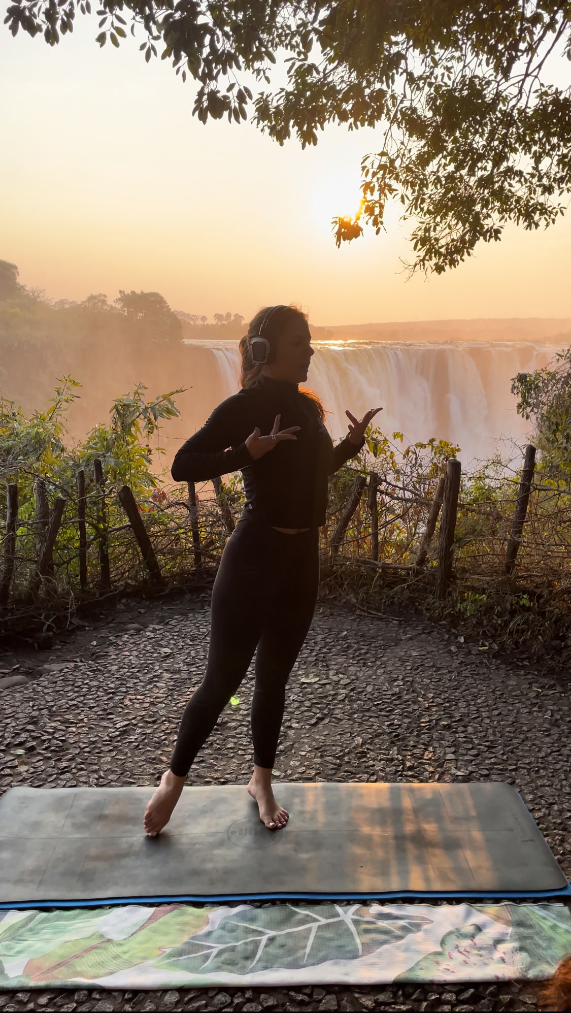 Joga prie The Falls