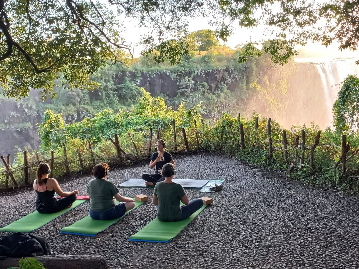 Joga prie The Falls