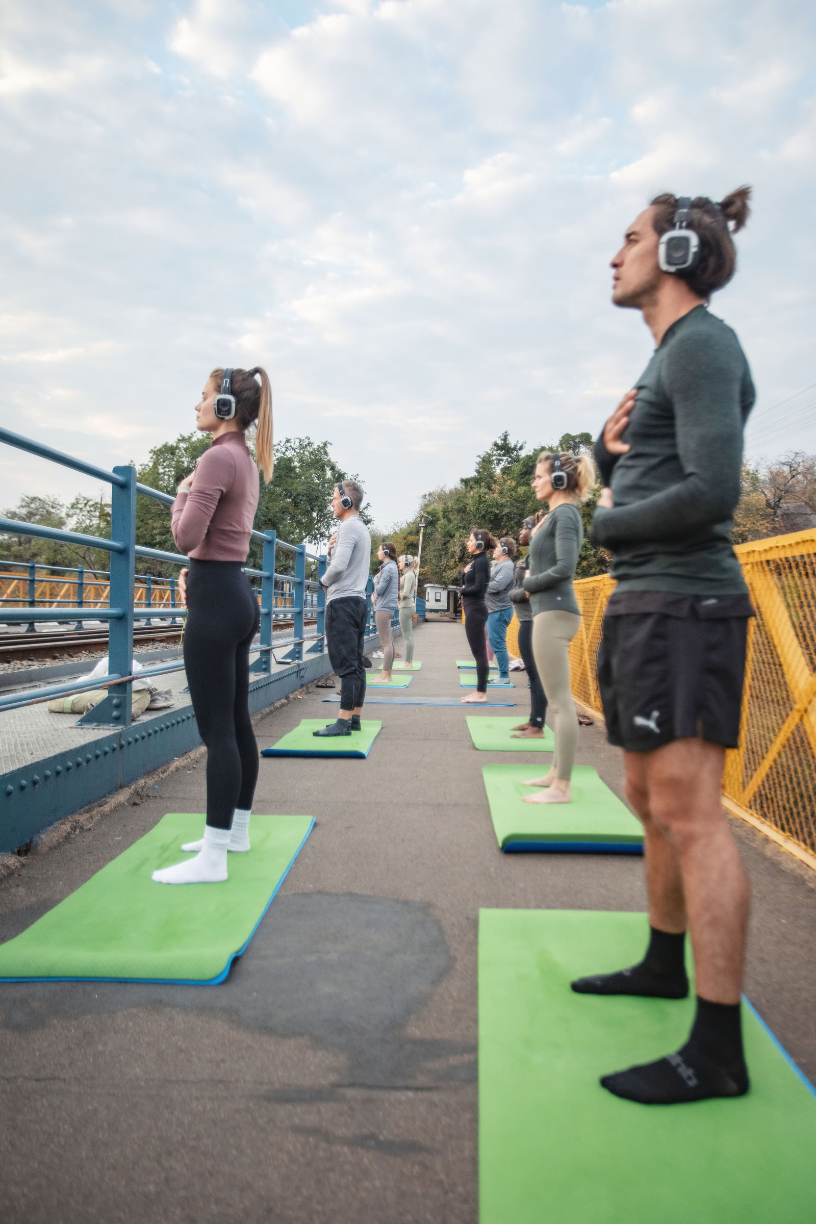 Joga ant tilto