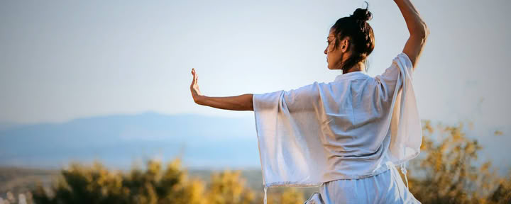 Laisvė nuo kančios: savaitgalis gydymui per besąlygišką meilę sau, sąmoningumo meditaciją ir QiGong
