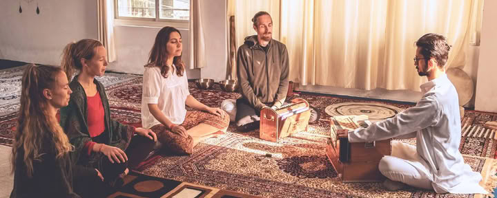 Kirtan ir mantrų giedojimo kursas