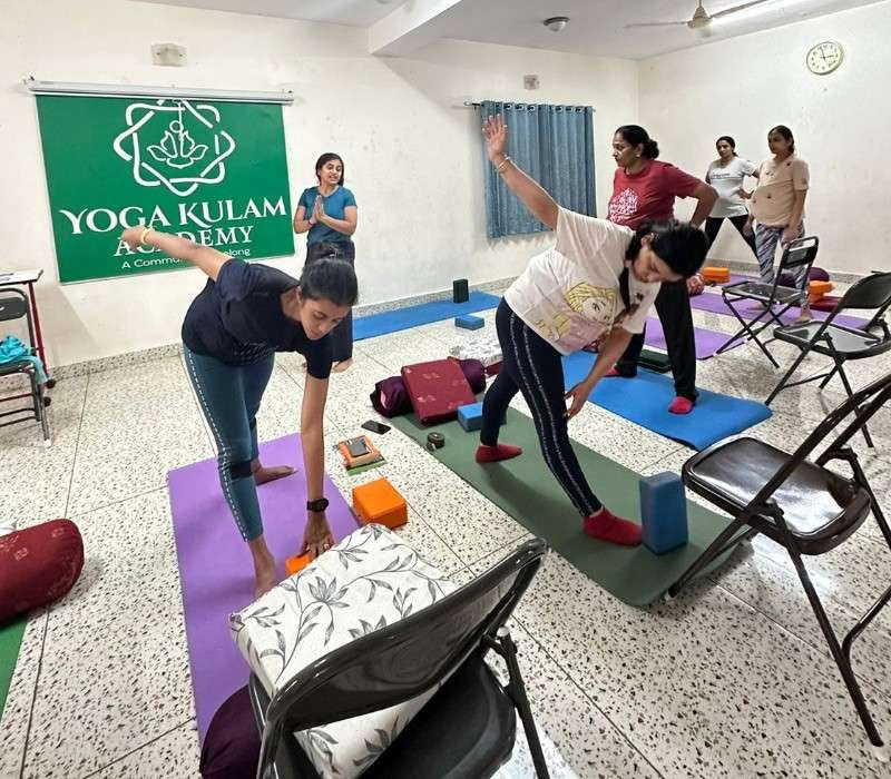 85 valandų prenatalinės ir postnatalinės jogos mokytojų rengimo kursas Bengaluru