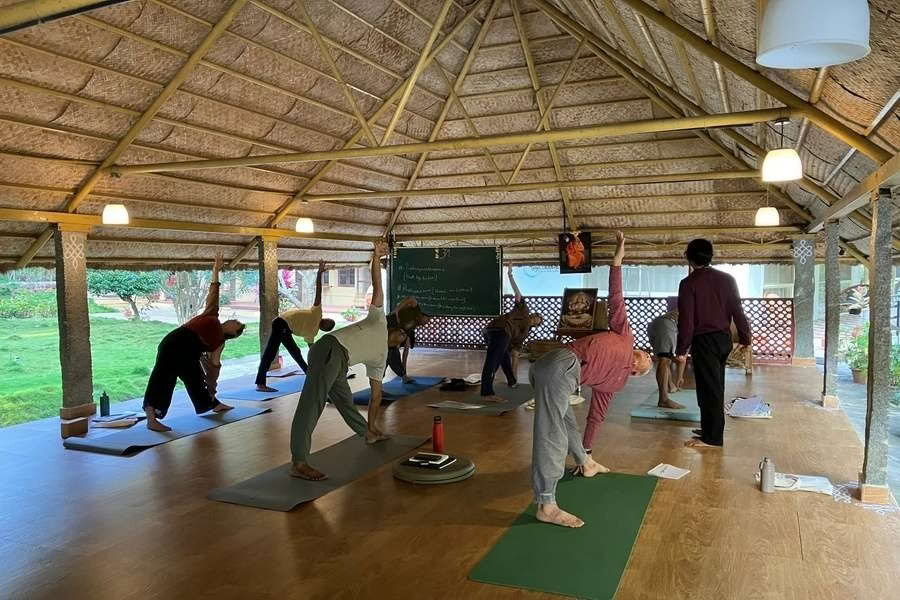 300 valandų jogos mokytojų rengimo kursas Mysoreʼe