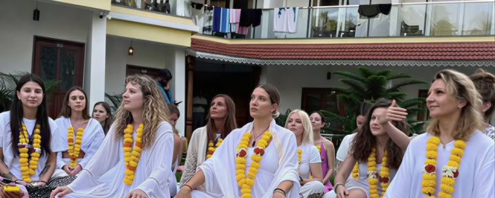 100 valandų pažangūs tantrinės ir kundalini jogos mokytojų rengimo kursai Goa, Indijoje