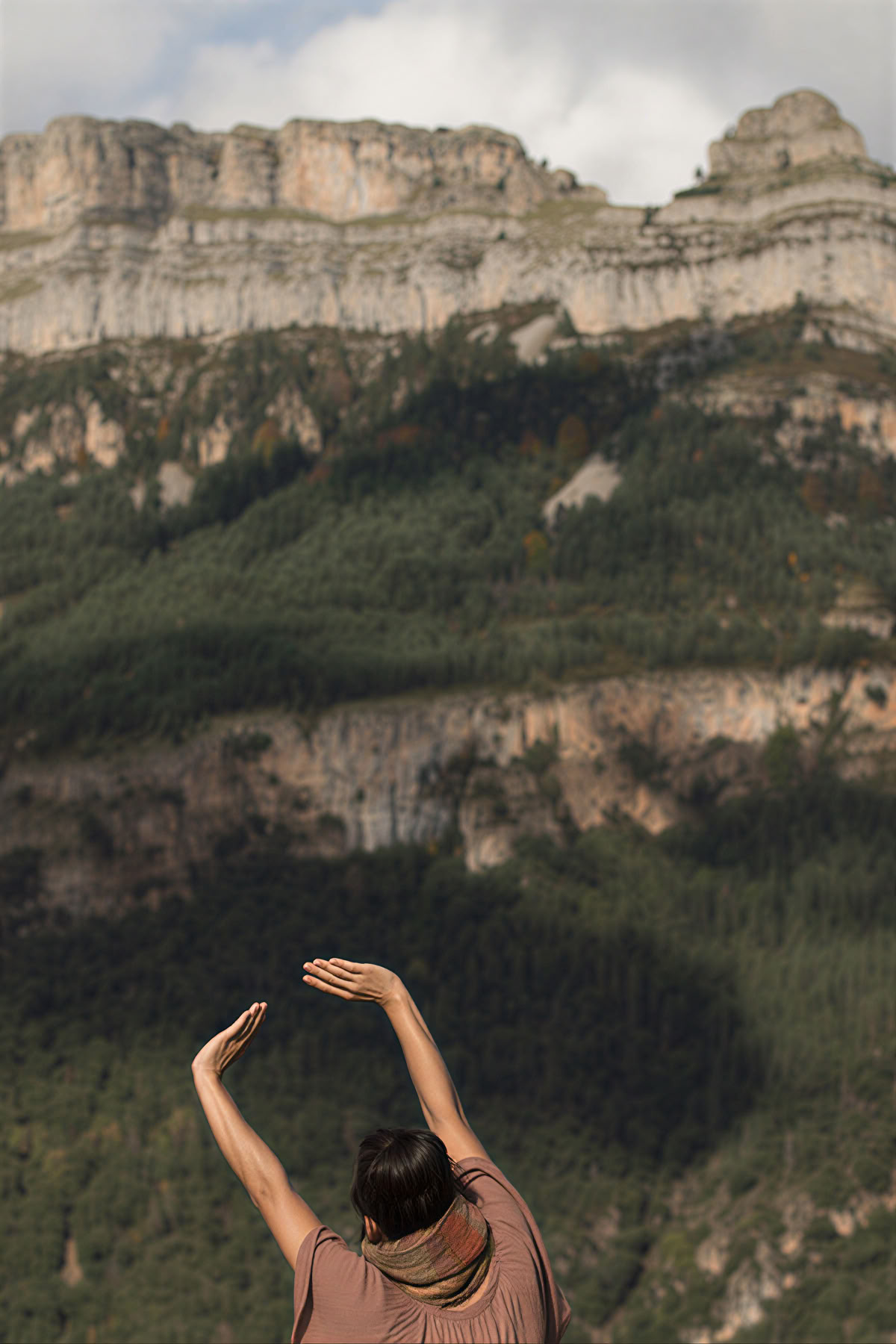 Miško maudynės: jogos, meno ir gamtos retritas