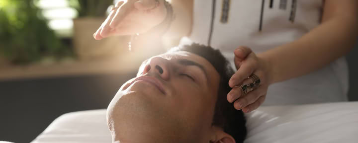 Gyvai vykstantis reiki gydymas