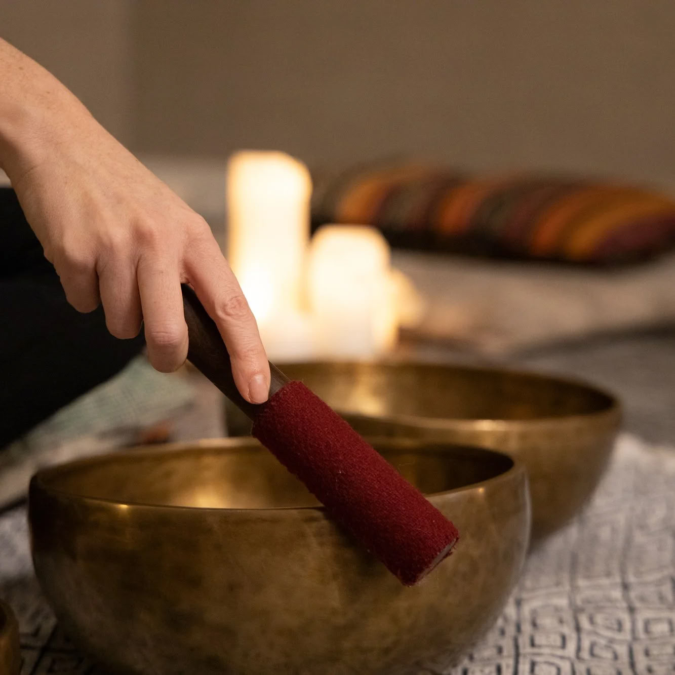 Saulėlydžio garso terapija su Amy Duncan – The Sanctuary at The Horse Shoe Farm — The Horse Shoe Farm boutique kurortas netoli Asheville, NC | Valgymas ir SPA