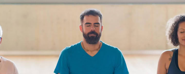 RISE: Kripalu požiūris į atsparumo priemones darbo ir asmeninio gyvenimo pusiausvyrai