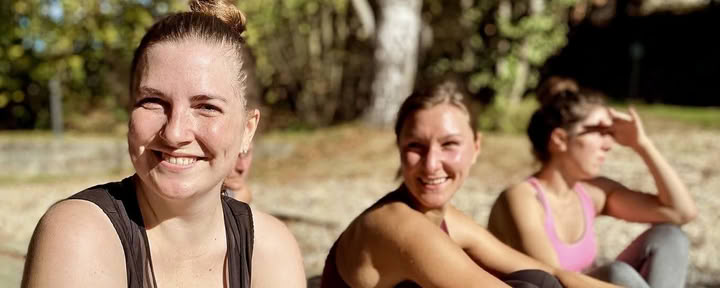 Rudens jogos ir pilateso retritas Bavarijos miške