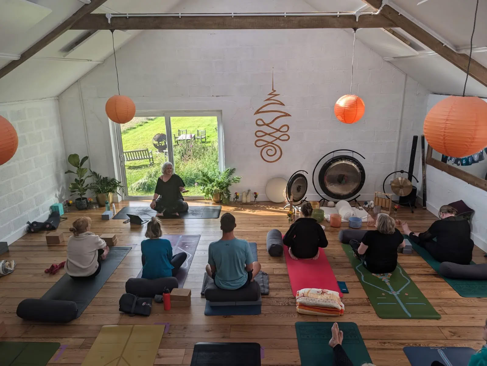 Rudens atsinaujinimo jogos retritas su Michelle Oliver, Barefoot Yogini
