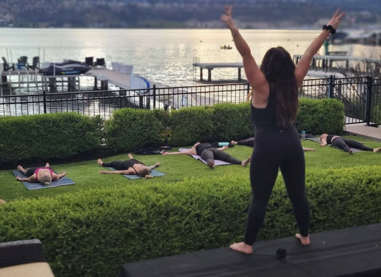 Prieplaukos tėkmė: joga ir meditacija prie Okanagano ežero!