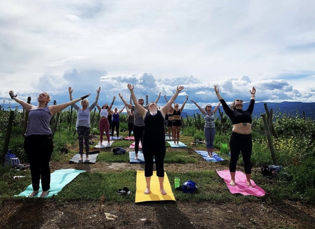 Prieplaukos tėkmė: joga ir meditacija prie Okanagano ežero!