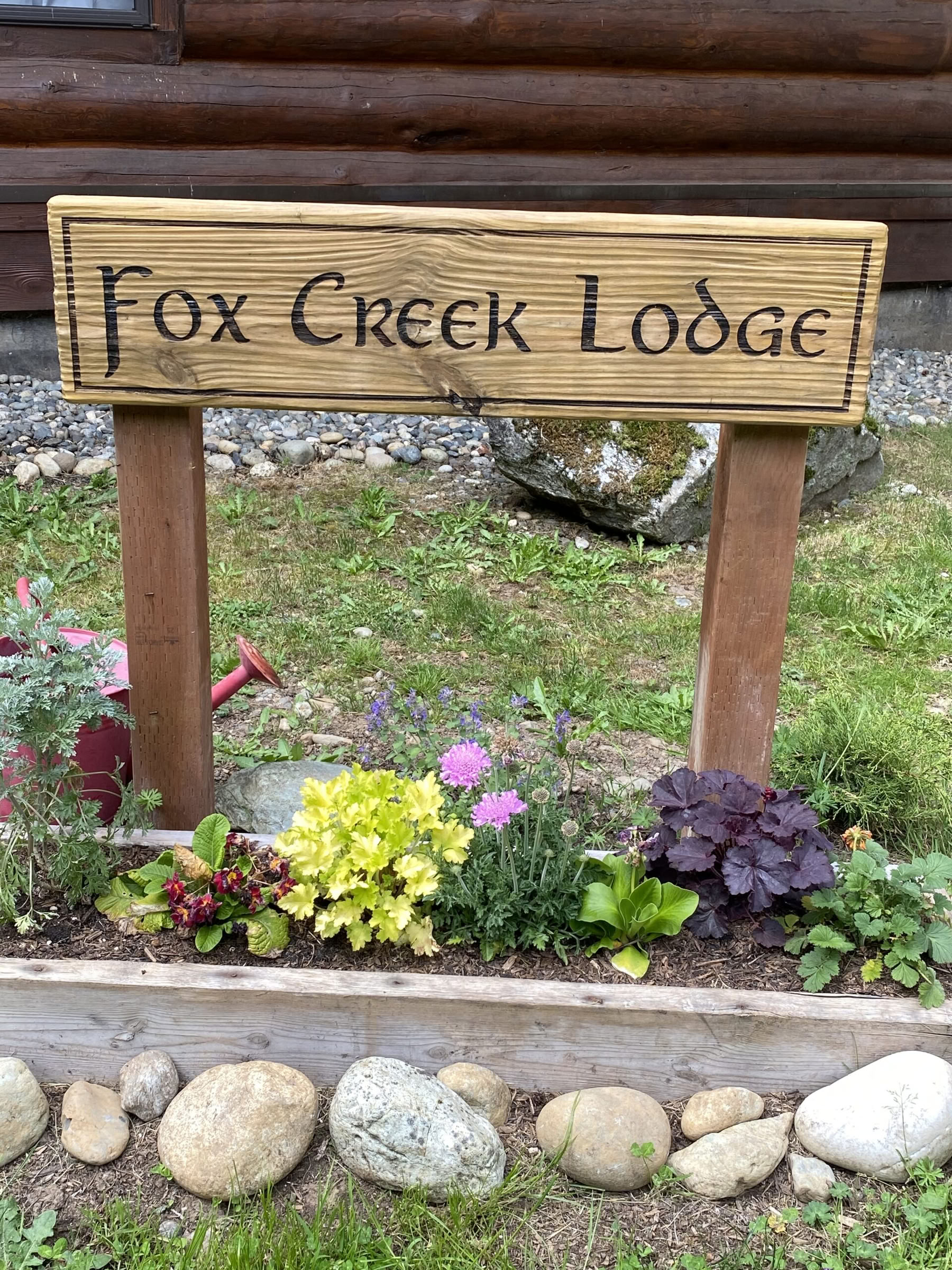 Joga, žygiai ir gydymo retritas prie Fox Creek Falls