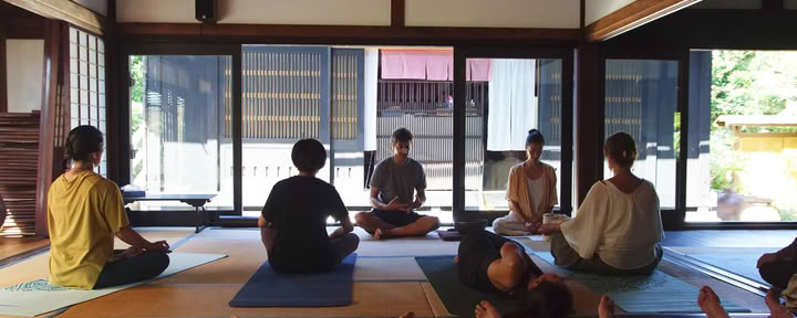 Lėtėjimo menas: jogos ir či gongo retritas su Yoga kuukan